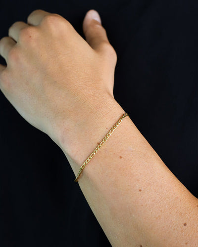 CLEAN FIGARO BRACELET. - 3MM 18K GOLD