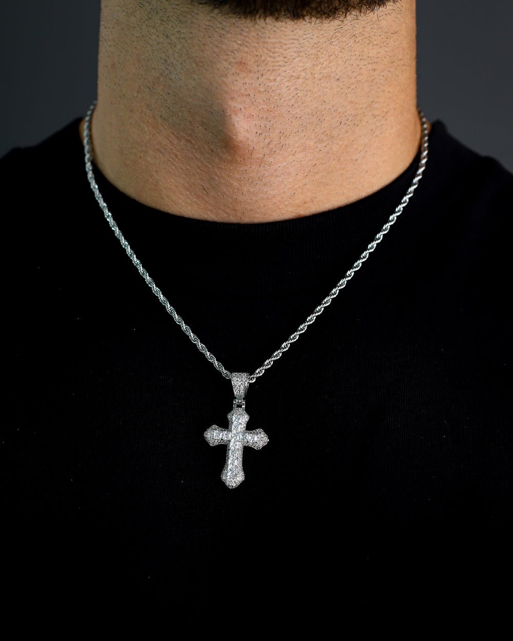 FROSTY CROSS PENDANT. - WHITE GOLD