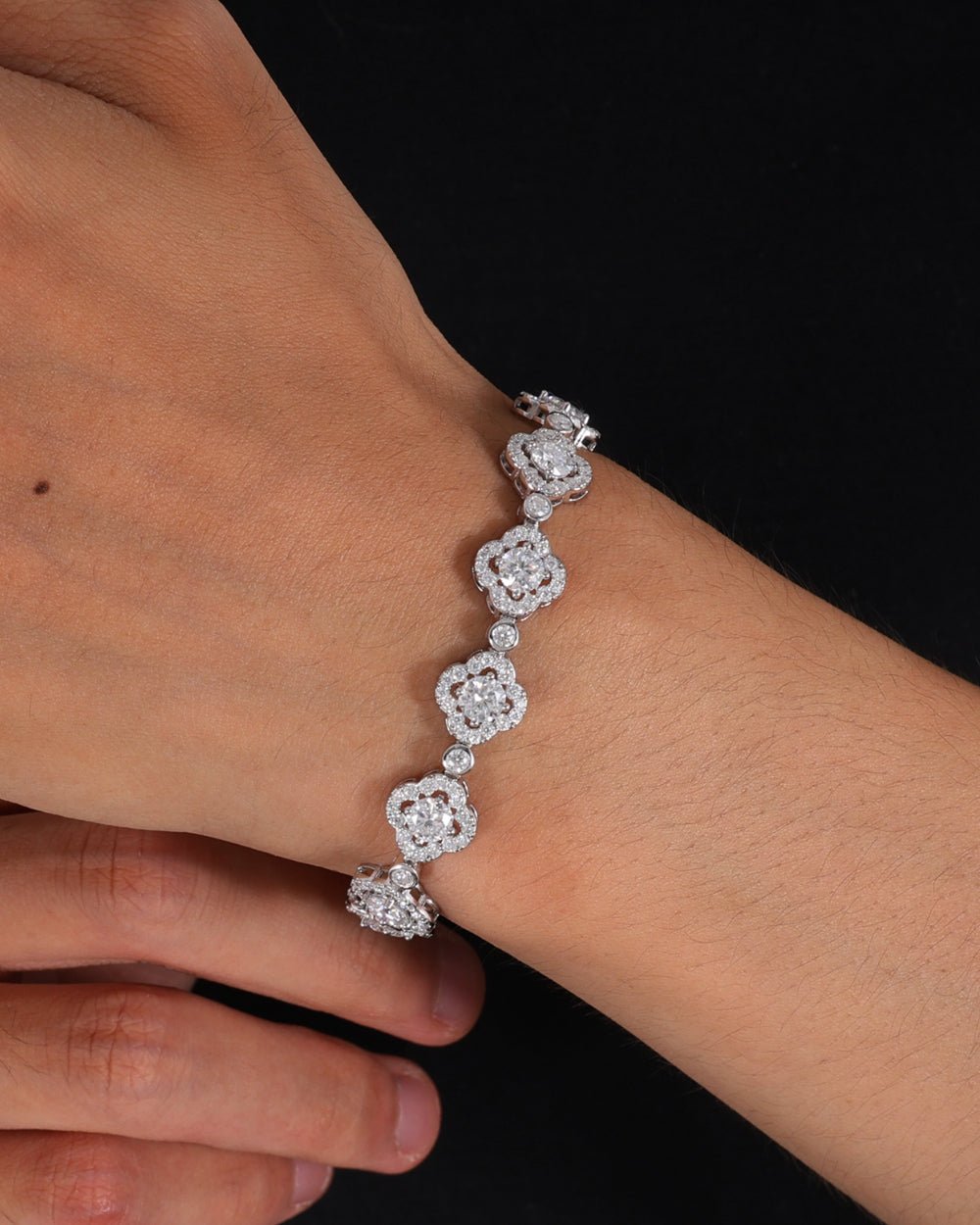 MOISSANITE ICED CLOVERS BRACELET. - WHITE GOLD